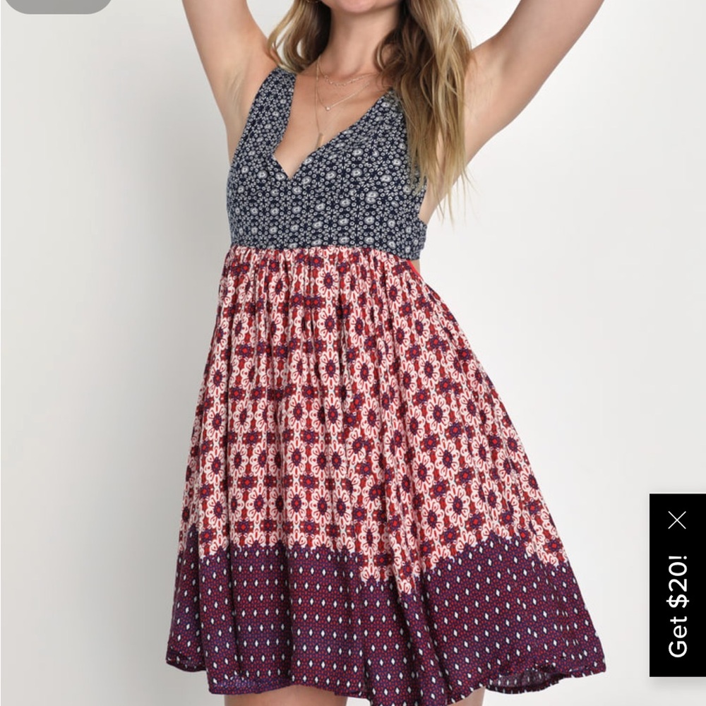 Lulus La vie en roses red and blue dress